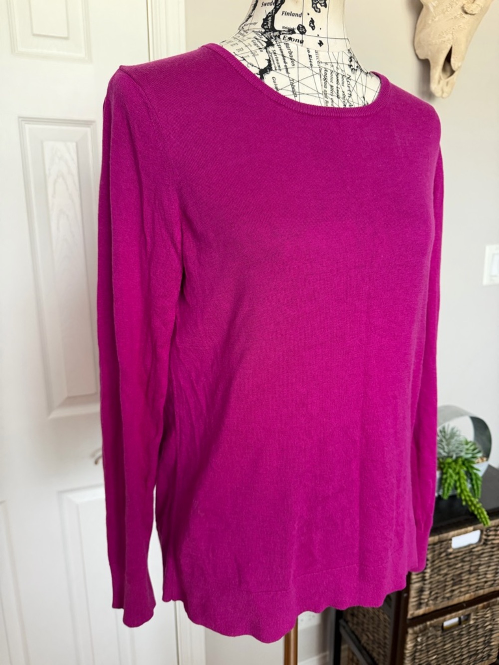 Banana Republic Silk Cashmere Magenta Crewneck Top Sz L hot pink fuchsia sweater